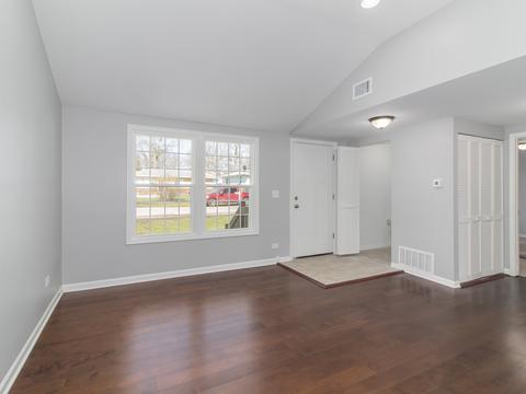 308 S Calhoun St, Aurora, IL 60505 photo 2