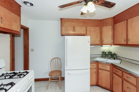 2240 Cedar St, Des Plaines, IL 60018 photo 9