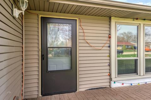 1237 Borden Dr, Elgin, IL 60120 photo 2