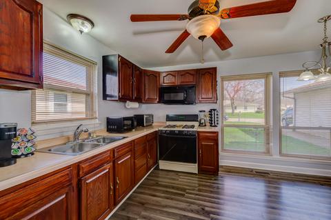 1237 Borden Dr, Elgin, IL 60120 photo 17