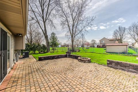 1237 Borden Dr, Elgin, IL 60120 photo 6