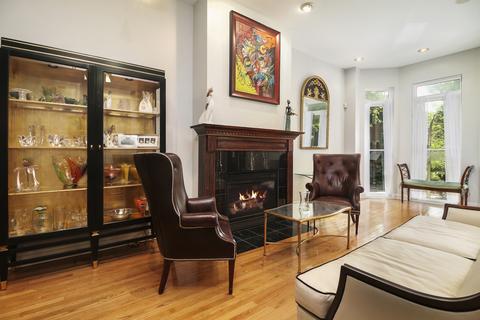 21 N Ada St, Chicago, IL 60607 photo 8