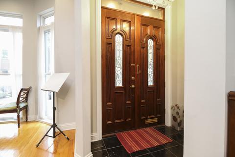 21 N Ada St, Chicago, IL 60607 photo 3
