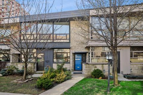526 W Barry Ave #A, Chicago, IL 60657 photo 1