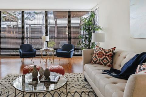 526 W Barry Ave #A, Chicago, IL 60657 photo 2