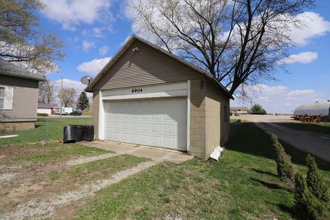 6904 Cotton St, Clinton, IL 61727 photo 3