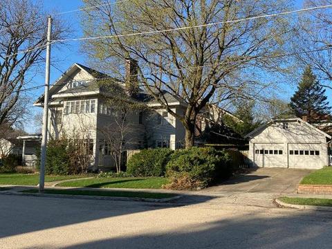 321 Everett St, Dixon, IL 61021 photo 2