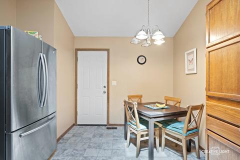 2187 Royal Blvd, Elgin, IL 60123 photo 4