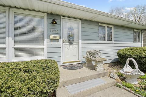 1220 Paula Dr, Champaign, IL 61821 photo 1
