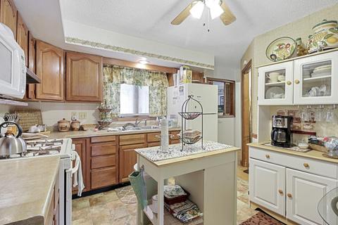 1220 Paula Dr, Champaign, IL 61821 photo 3