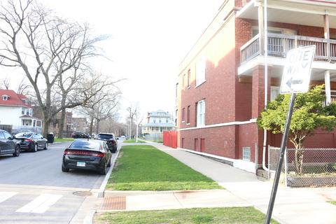 2704 E 77th St, Chicago, IL 60649 photo 3
