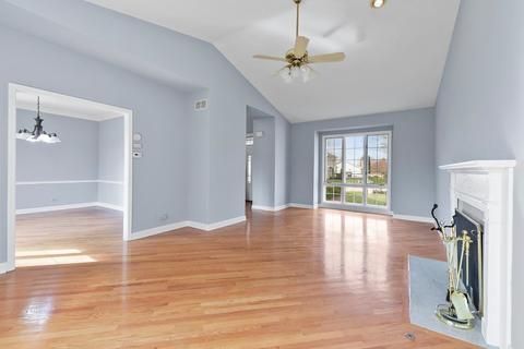 667 Rose Ln, Bartlett, IL 60103 photo 4