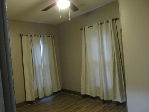 707 E 4th St, Sterling, IL 61081 photo 3