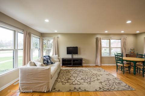 229 Millbrook Ln, Wilmette, IL 60091 photo 2
