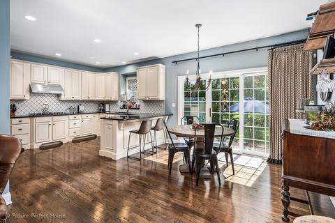 536 W Indiana St, Wheaton, IL 60187 photo 9