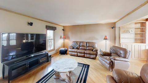 1307 Bristol Ct, Roselle, IL 60172 photo 3