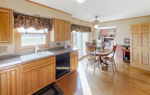 1307 Bristol Ct, Roselle, IL 60172 photo 9
