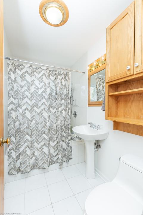 806 Cadillac Dr, Wheaton, IL 60187 photo 9