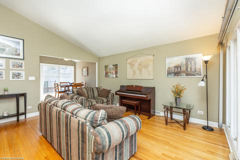806 Cadillac Dr, Wheaton, IL 60187 photo 4