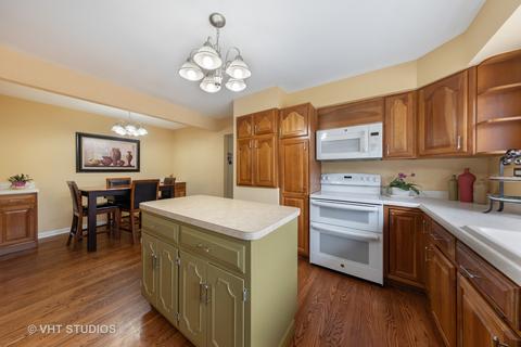 1587 Whitman Ln, Wheaton, IL 60187 photo 15