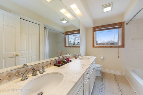 1587 Whitman Ln, Wheaton, IL 60187 photo 27