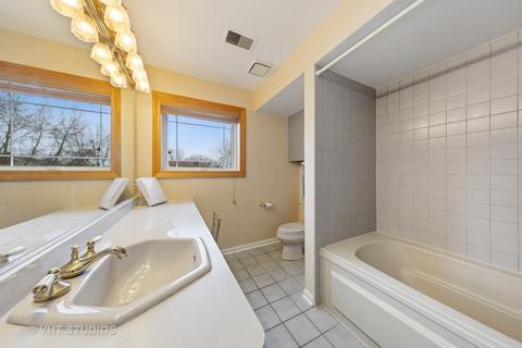 1587 Whitman Ln, Wheaton, IL 60187 photo 34