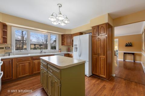 1587 Whitman Ln, Wheaton, IL 60187 photo 14