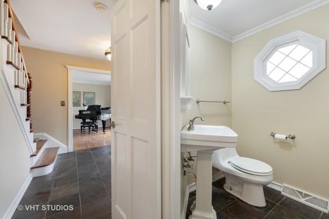 1587 Whitman Ln, Wheaton, IL 60187 photo 20