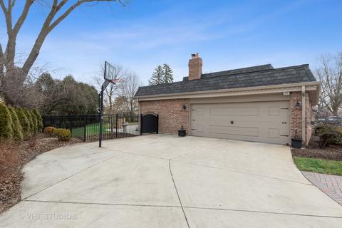 1587 Whitman Ln, Wheaton, IL 60187 photo 4