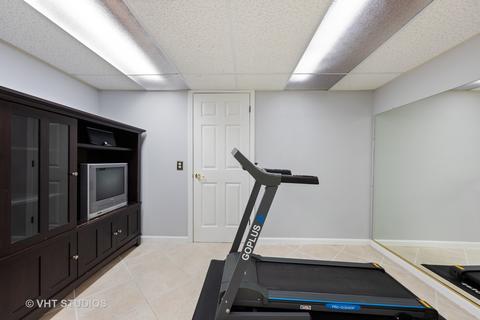 1587 Whitman Ln, Wheaton, IL 60187 photo 24
