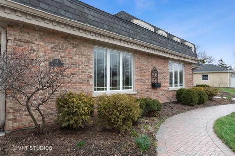 1587 Whitman Ln, Wheaton, IL 60187 photo 2