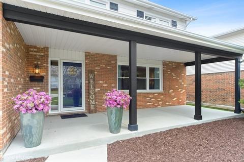 1816 W Willow Ln, Mount Prospect, IL 60056 photo 2