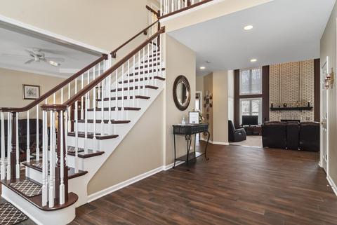 4315 Esquire Cir, Naperville, IL 60564 photo 2