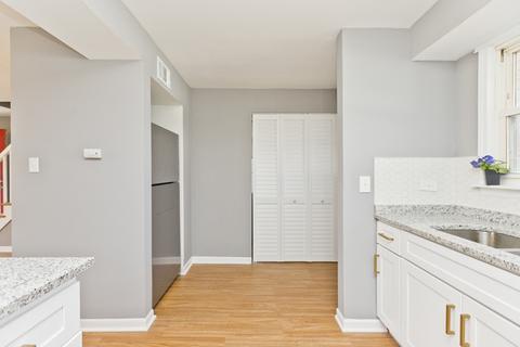 9136 Brookfield Ave, Brookfield, IL 60513 photo 5