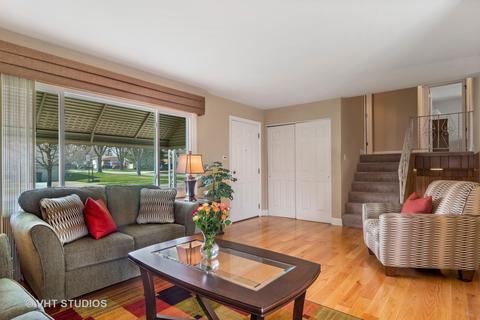 161 W Bradley St, Des Plaines, IL 60016 photo 2