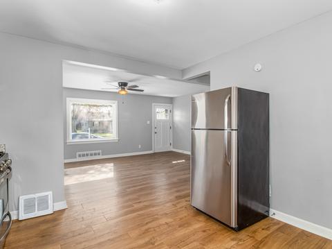 453 S Ohio St, Aurora, IL 60505 photo 8