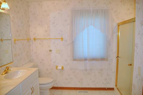 2475 Tall Oaks Dr, Elgin, IL 60123 photo 10