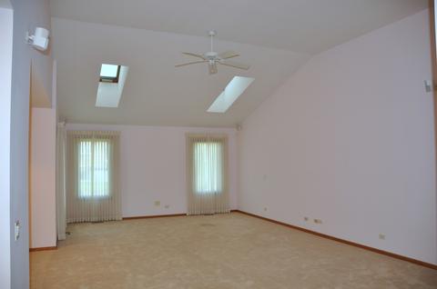 2475 Tall Oaks Dr, Elgin, IL 60123 photo 4