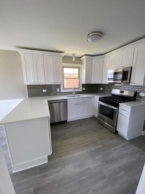 7801 Meade Ave, Burbank, IL 60459 photo 4