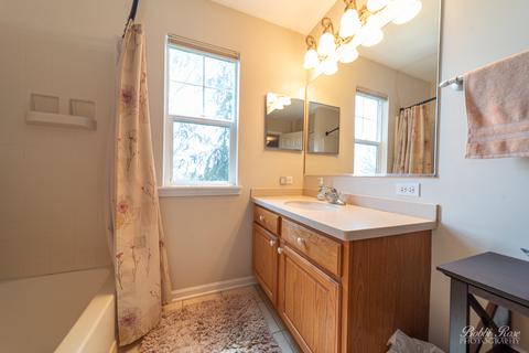 369 Madison Dr, Streamwood, IL 60107 photo 9