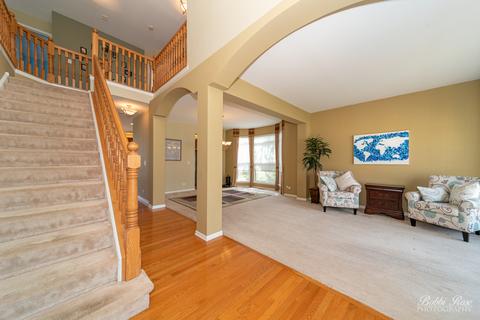 369 Madison Dr, Streamwood, IL 60107 photo 2