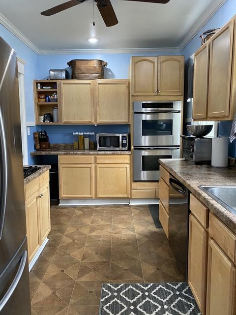 815 Berylan St, Belvidere, IL 61008 photo 2
