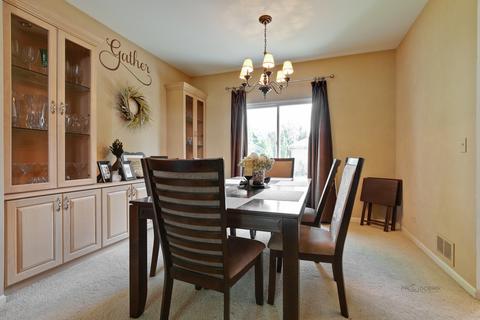 2071 Grovetown Dr, Bartlett, IL 60103 photo 9