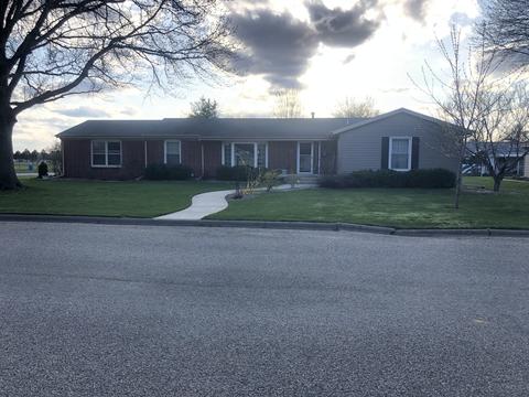 1102 Malibu Dr, Henry, IL 61537 photo 1