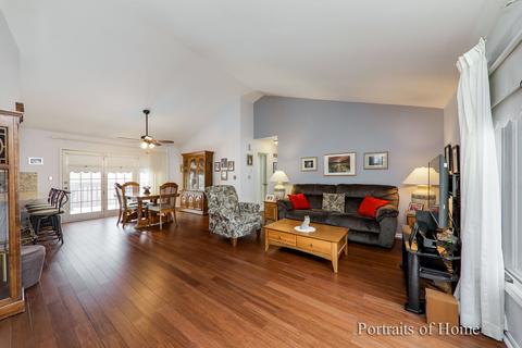1944 Golfview Dr, Bartlett, IL 60103 photo 2