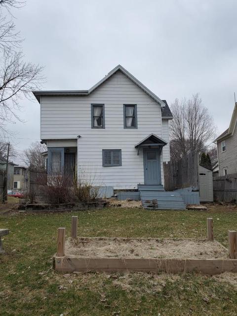 17 N Foley Ave, Freeport, IL 61032 photo 2