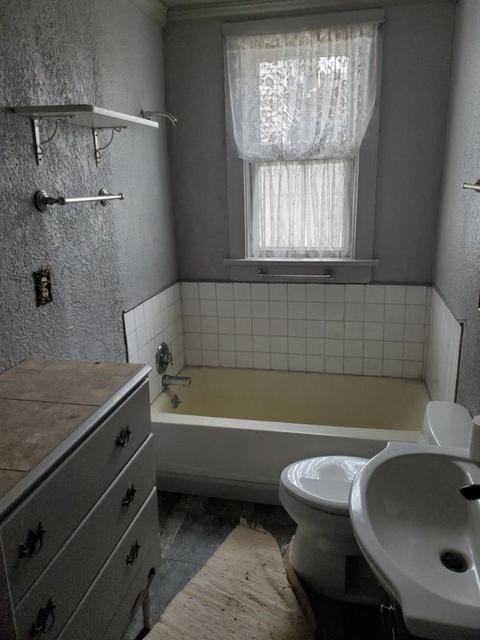 17 N Foley Ave, Freeport, IL 61032 photo 3