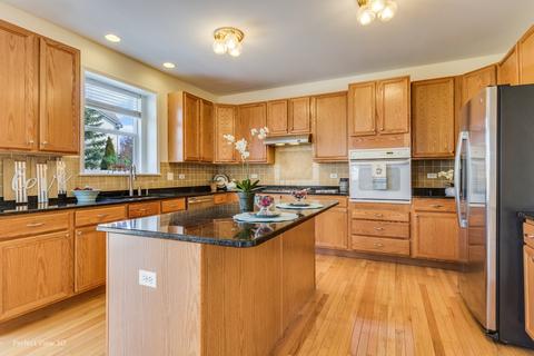 7854 Nursery Dr, Gurnee, IL 60031 photo 8