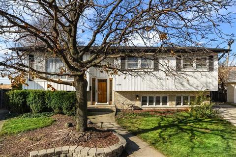 8248 W Lyons St, Niles, IL 60714 photo 1