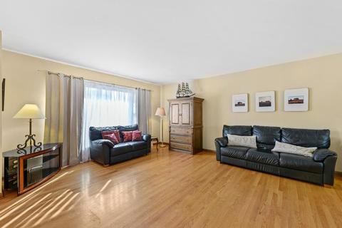 8248 W Lyons St, Niles, IL 60714 photo 5